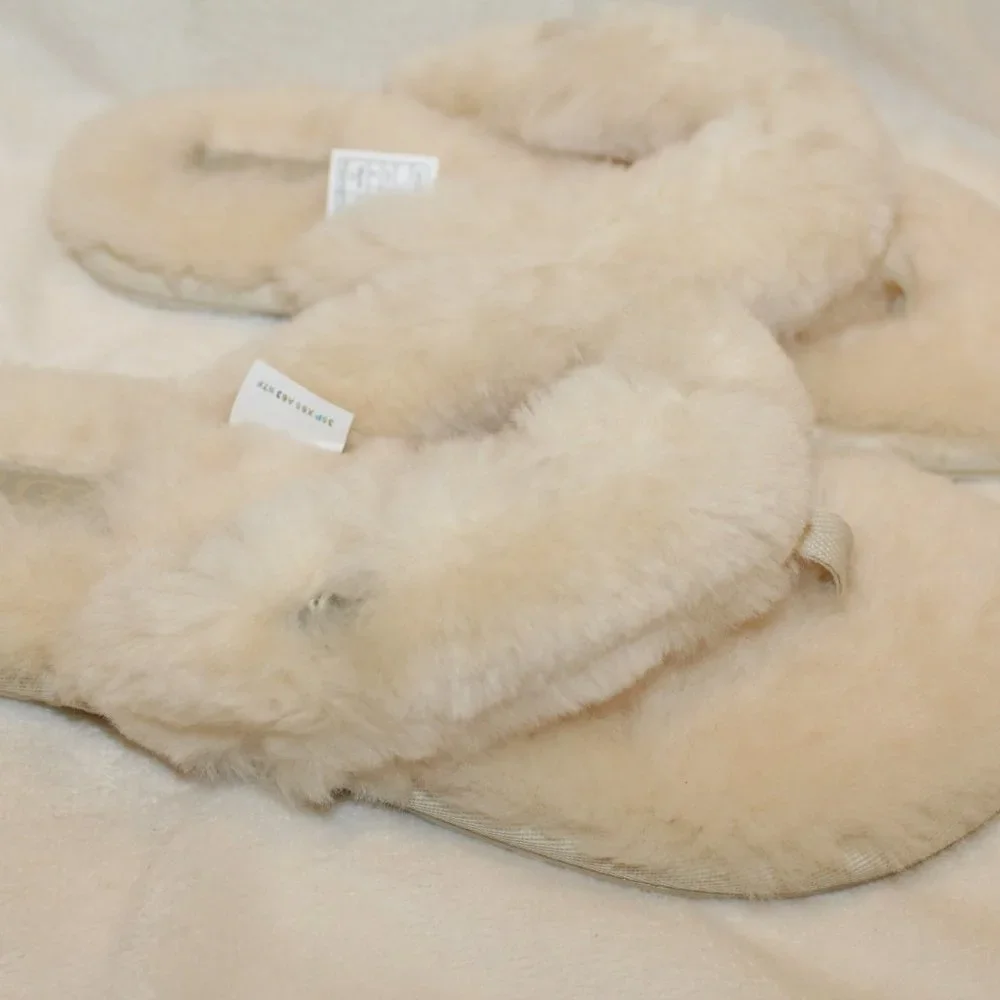 NIB UGG FLUFF FLIP FLOP NATURAL SANDAL SLIPPERS - Picture 4 of 8
